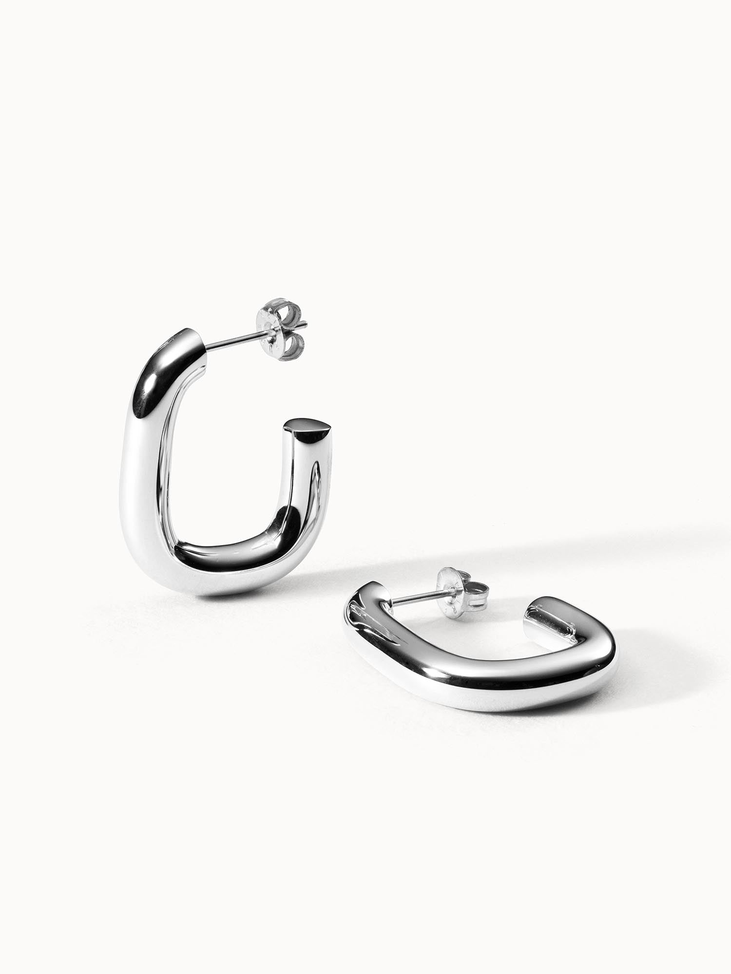 PURELEI Hula Ohrringe aus nickelfreiem silberfarbenem Edelstahl, cleanes Design, elegant und vielseitig kombinierbar