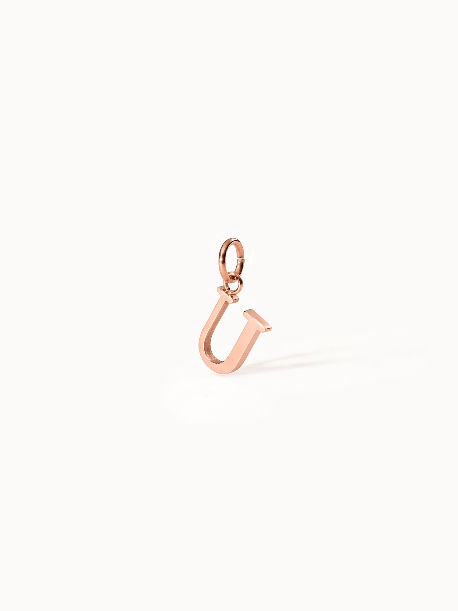PURELEI Pure U Charm Anhänger in Roségold, 18K rosévergoldet, minimalistisches Letter-Design, elegant und feminin.