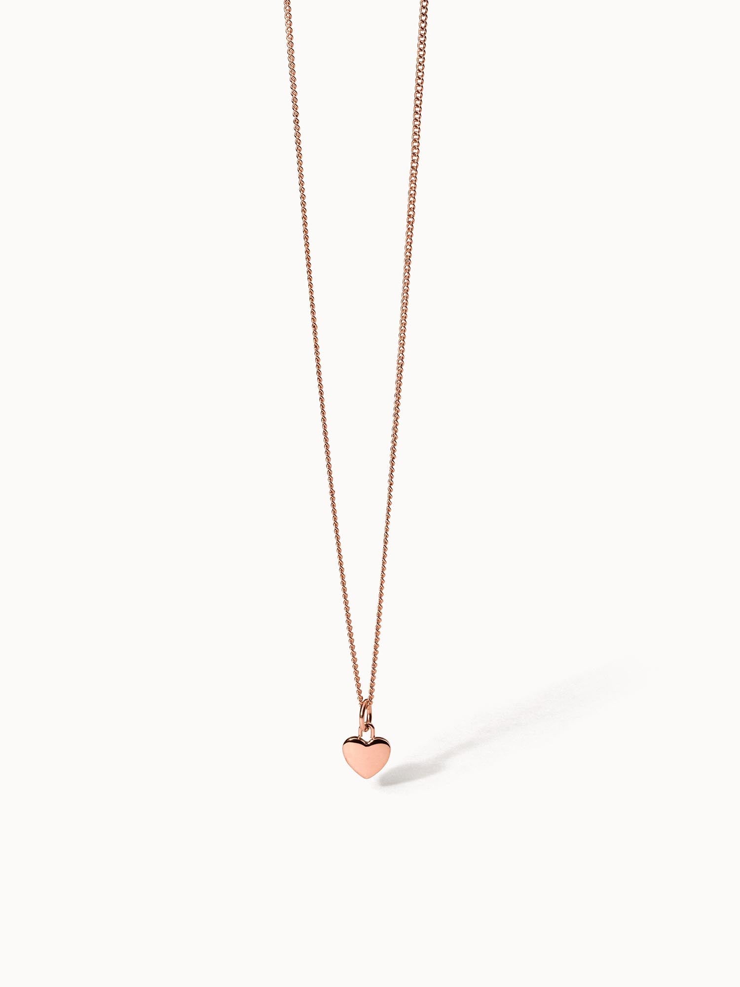 PURELEI Heart Charm Kette in 18K roségoldvergoldetem Edelstahl mit kleinem Herzanhänger, elegant und feminin.