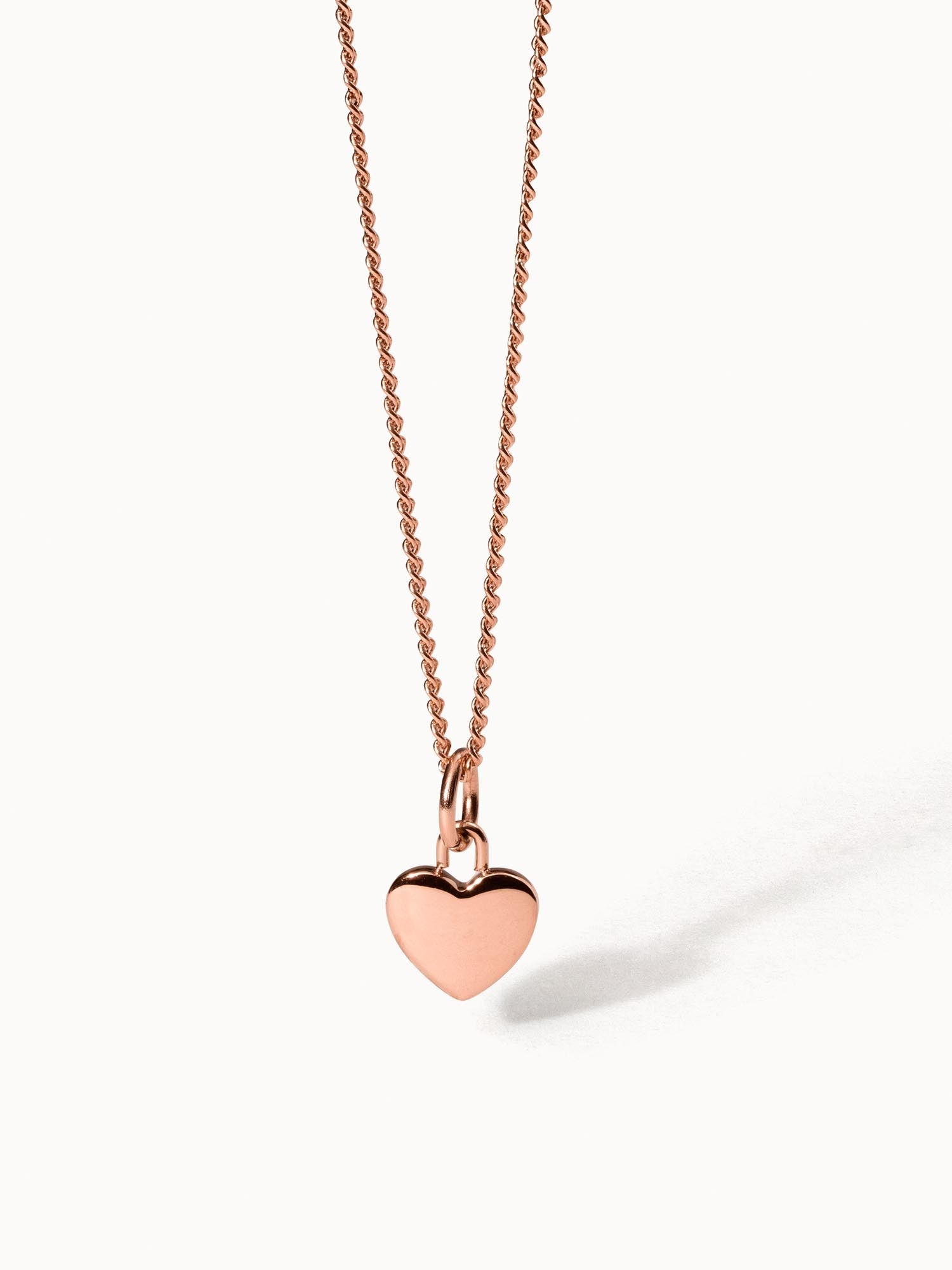 PURELEI Heart Charm Kette in Roségold mit filigranem Herzanhänger, elegant und zeitlos, femininer Island-Spirit
