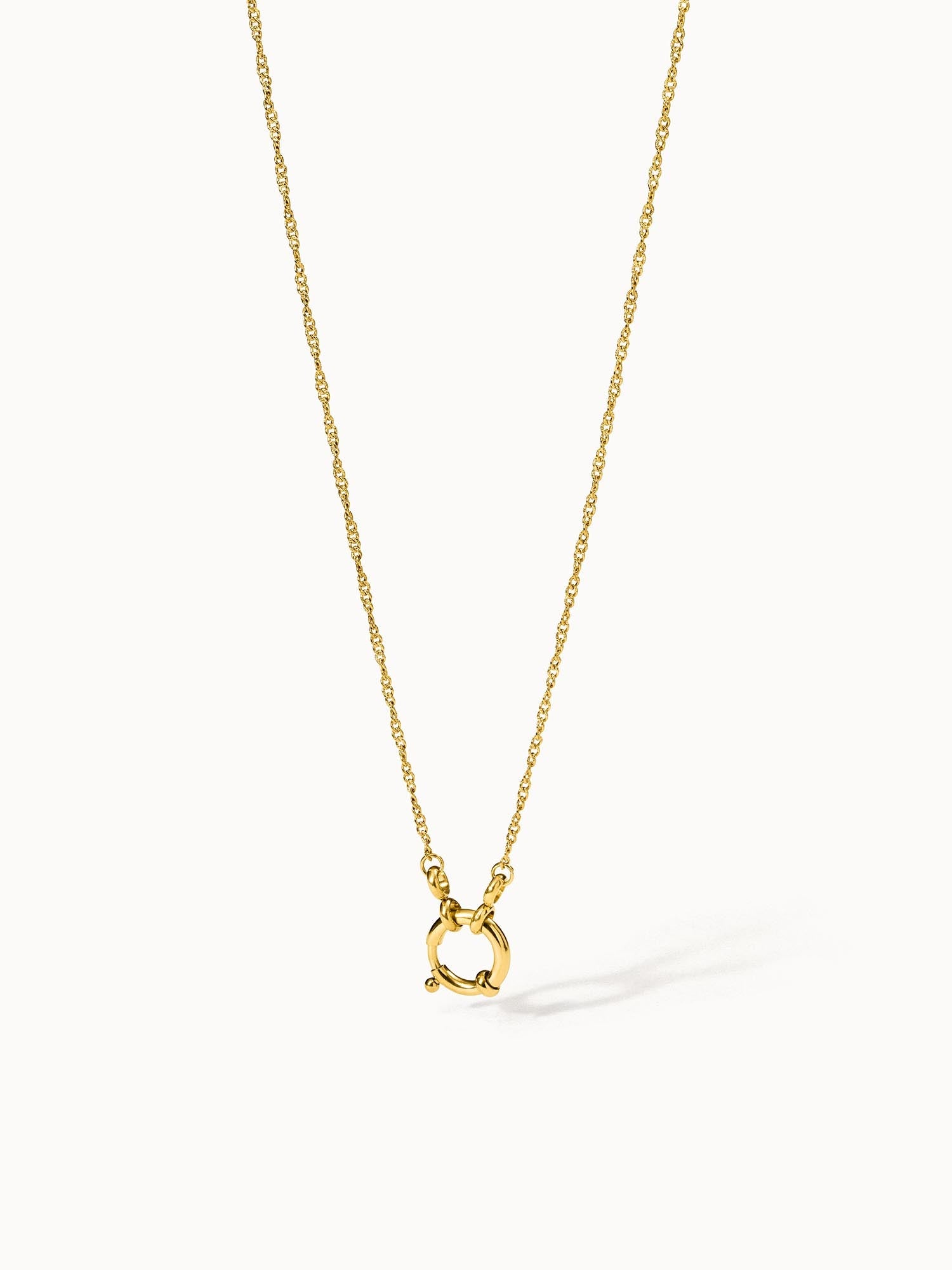 PURELEI Lokahi Charm Kette in 18K vergoldetem Edelstahl, filigran und dezent, mit Charm-Öse vor hellem Hintergrund