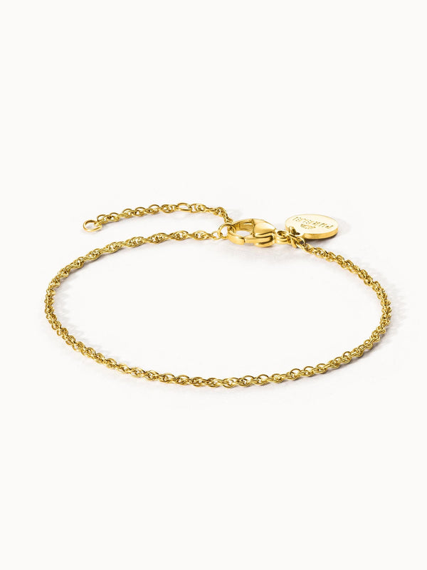 Feines, nickelfreies Goldarmband Brave von PURELEI mit zartem Gliederdesign, elegant und vielseitig kombinierbar.