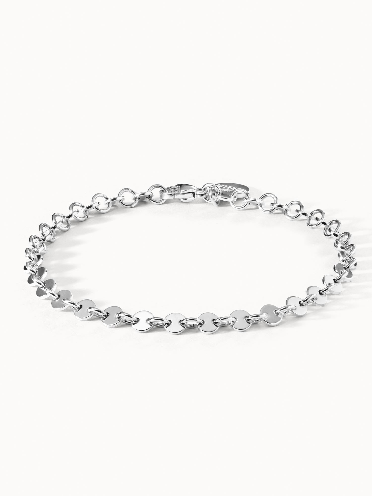 Silbernes Armband mit runden Elementen, elegant und modern, von PURELEI.