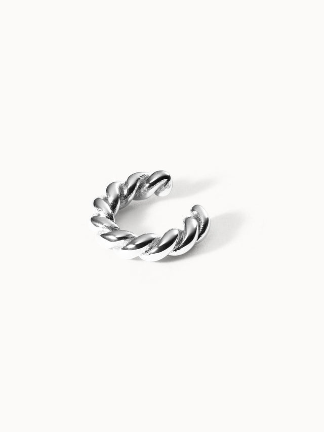Silberner Ring mit gedrehter Struktur, elegant und modern, von PURELEI.