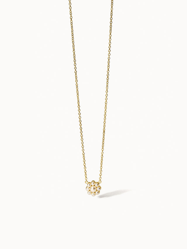 Goldene Kette mit Perlen-Anhänger, elegant und feminin, von PURELEI.