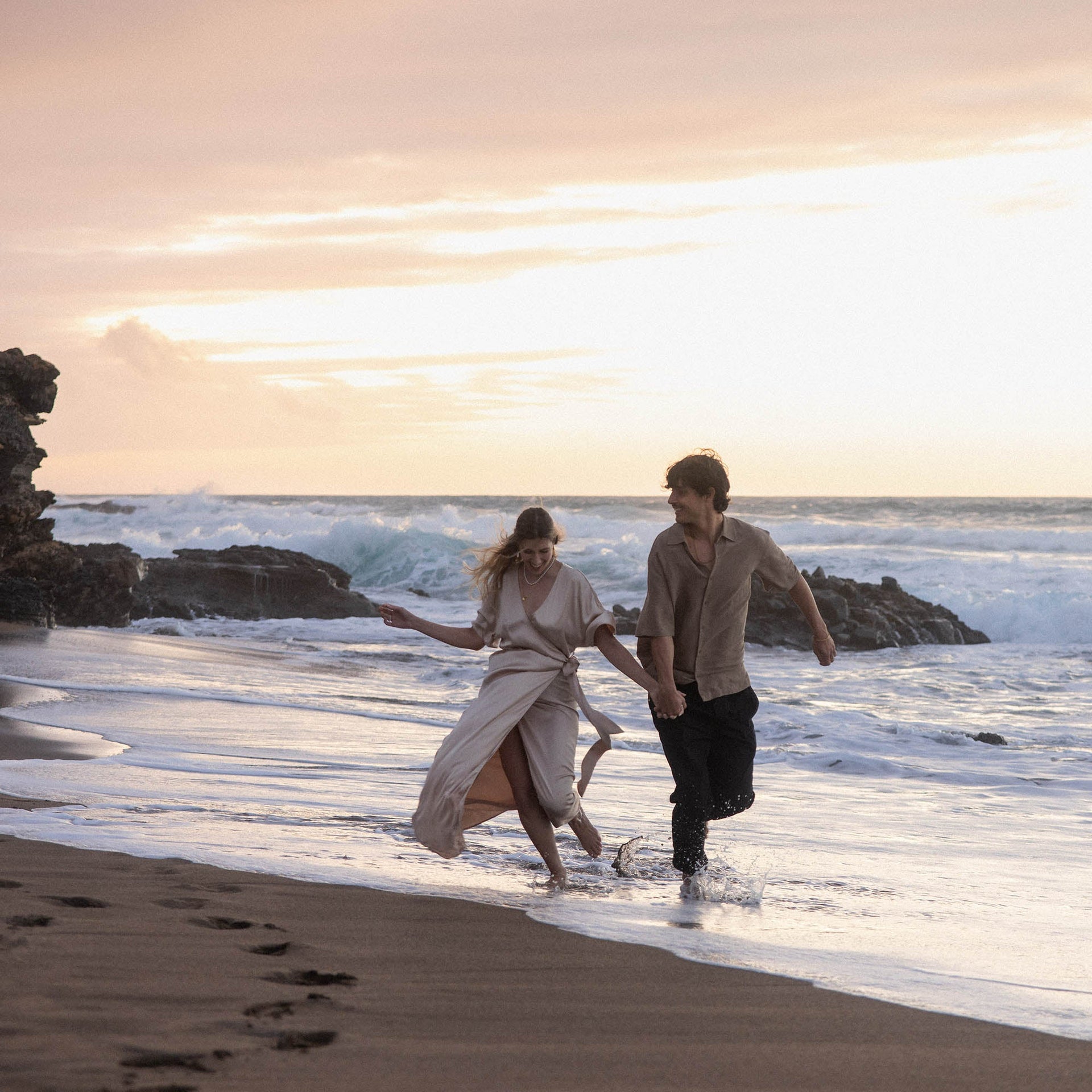 Herzförmige Big Love Ohrringe aus goldvergoldetem Edelstahl, elegant und nickelfrei, inspiriert von Aloha-Spirit