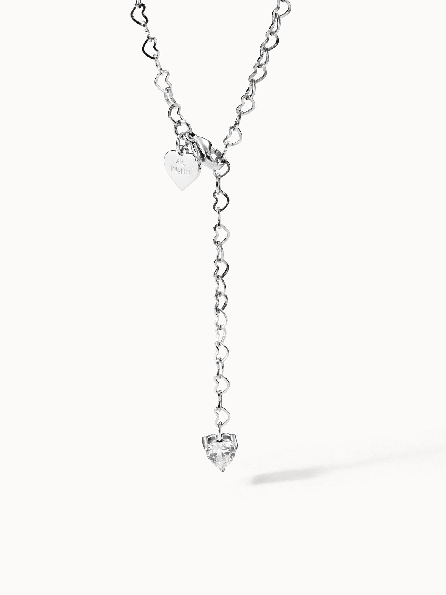 Silberne Herz-Kette mit funkelndem Anhänger von PURELEI, elegant und verspielt.