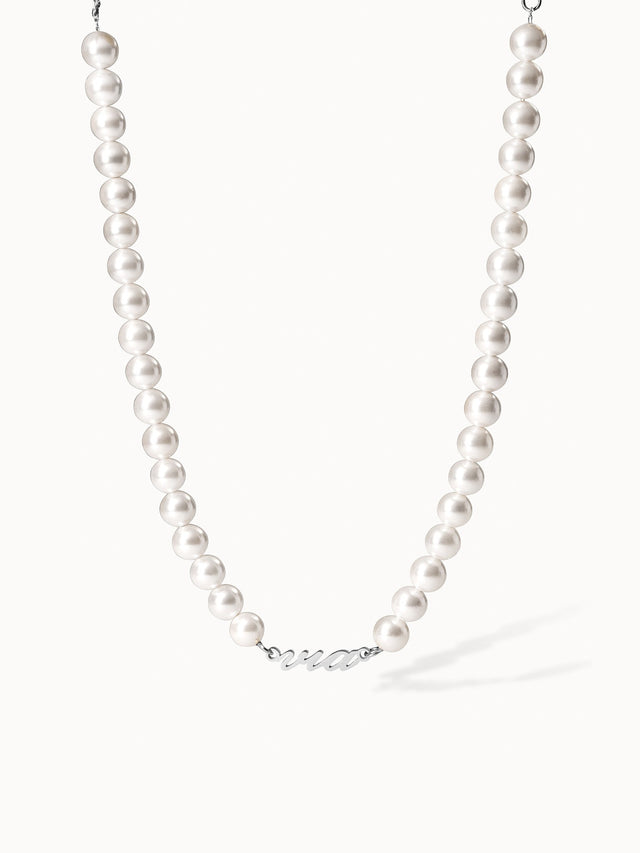 Perlenkette mit silbernem Detail, elegant und feminin, von PURELEI.