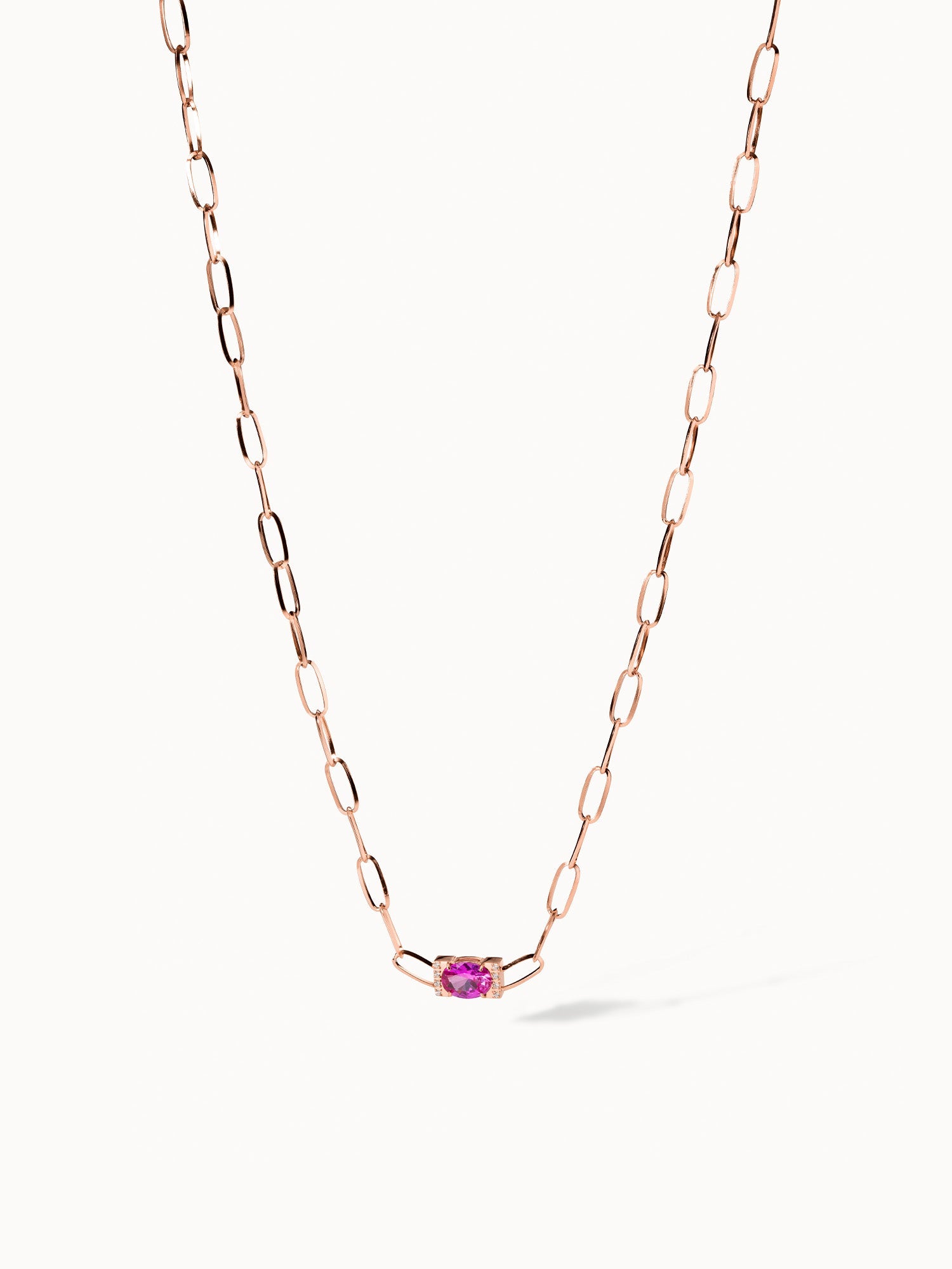 Roségoldene Kette mit pinkem Stein, elegant und feminin, von PURELEI.