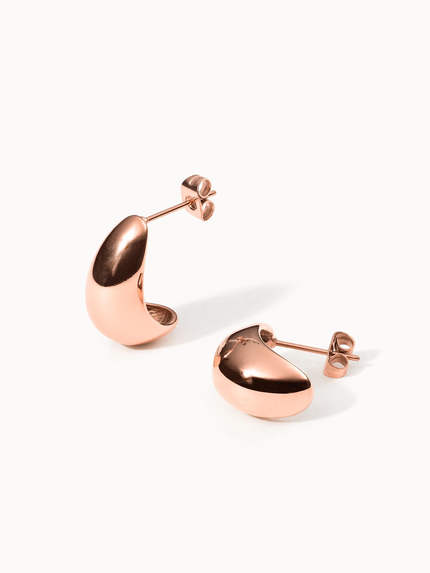 BIG DROP Ohrringe aus 18K rosévergoldetem Edelstahl, glänzend, modern und elegant, PURELEI Design.