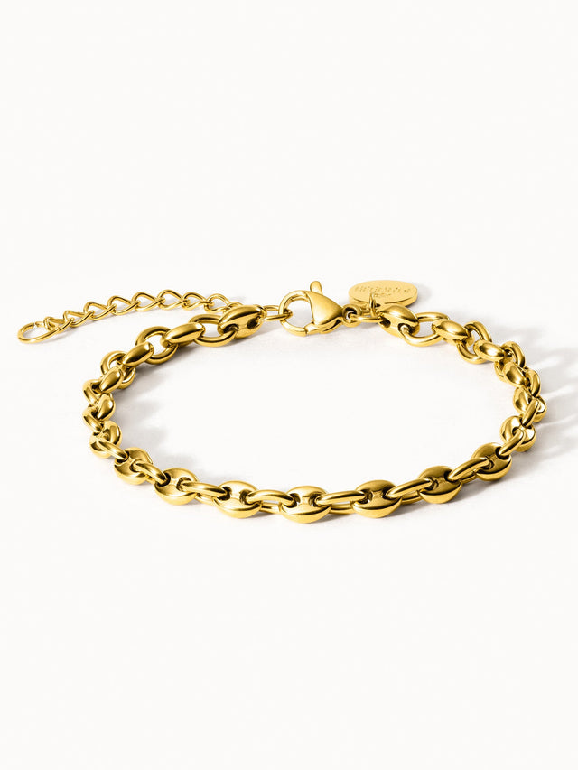 Goldenes Armband aus hochwertigem Material mit eleganten Gliedern von PURELEI.