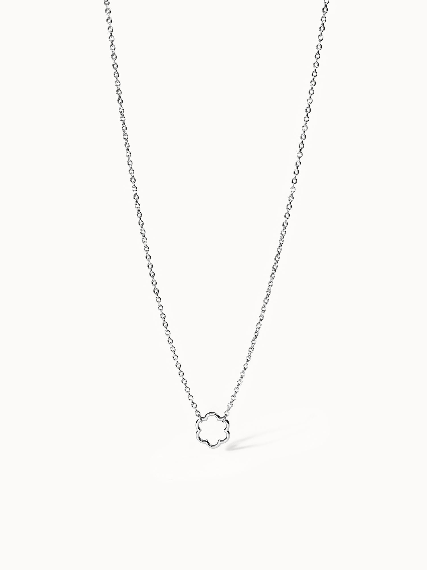 PURELEI Bloom Kette in Silber mit filigranem Blütenanhänger, elegant und nickelfrei für jeden Tag.