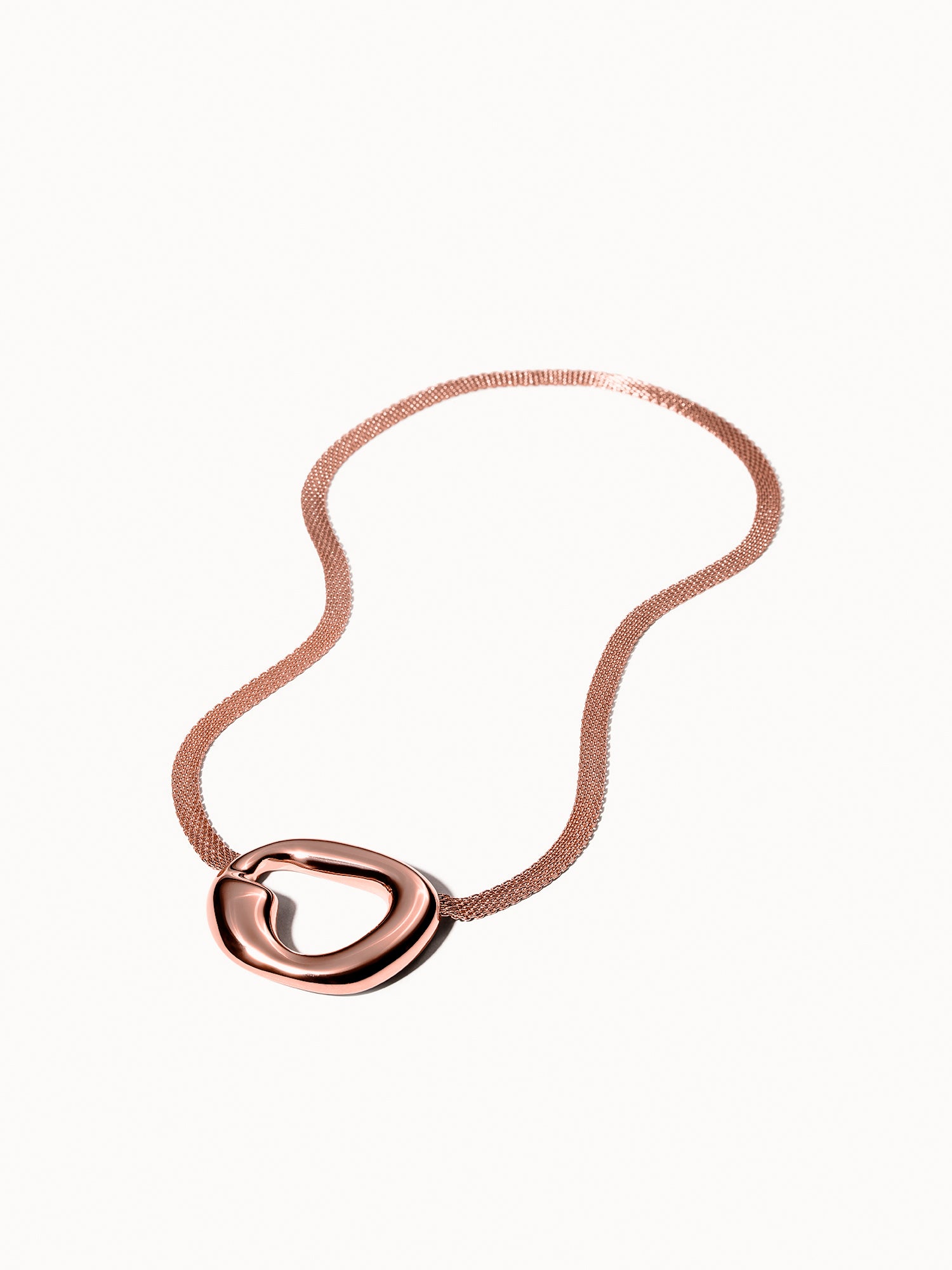 Roségoldene Kette mit organischem Anhänger von PURELEI, elegant und modern.