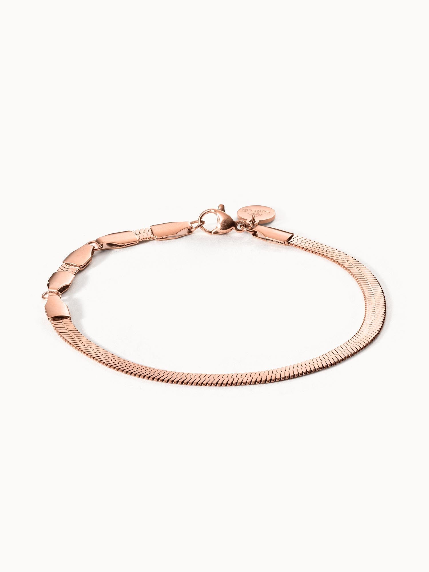 Roségoldenes I'lalo Armband aus Edelstahl mit Schlangendesign, elegant und vielseitig – pure femininer Island-Spirit von PURELEI.