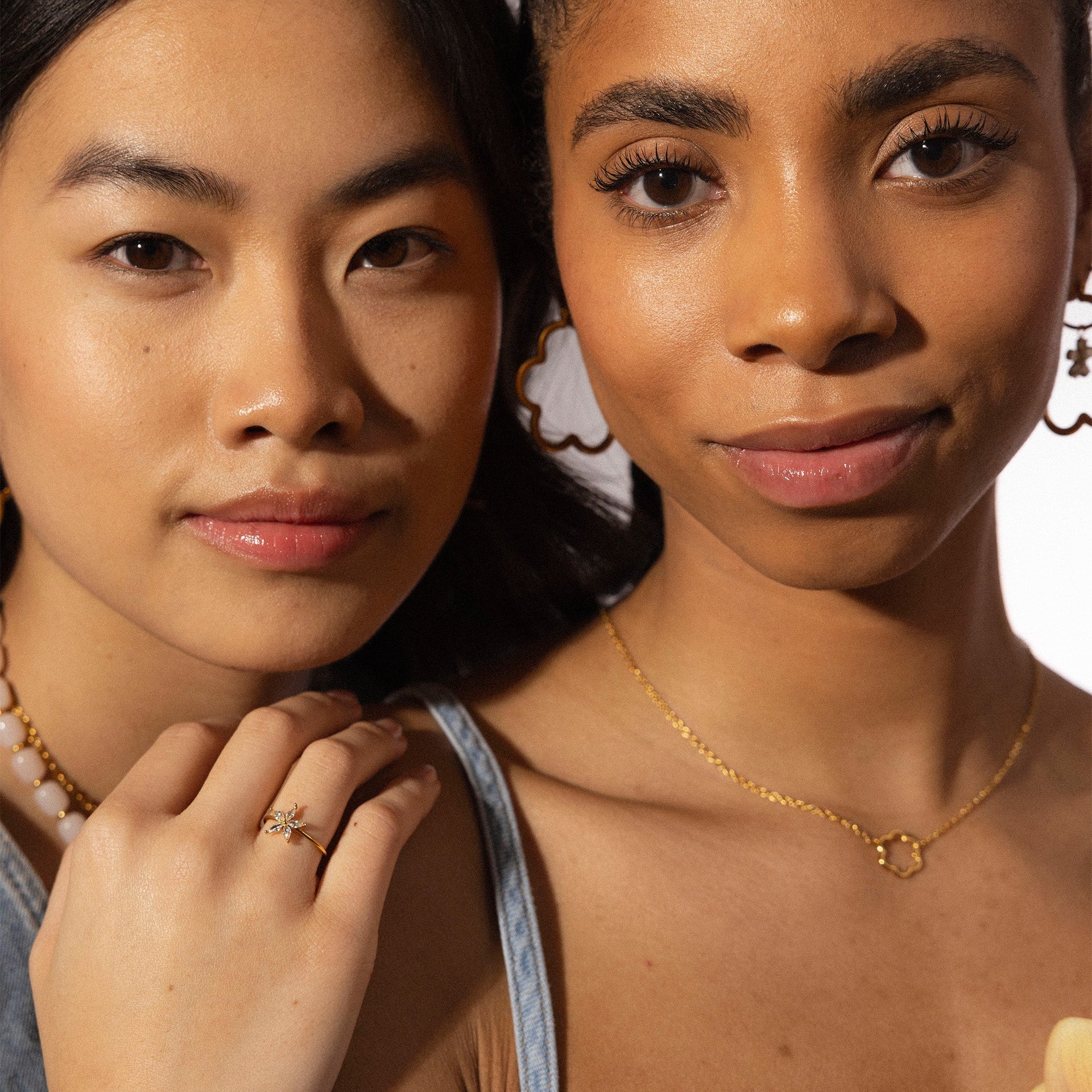 PURELEI Bloom Kette goldfarben mit Blütenanhänger, feine Edelstahlkette, elegant und femininer Island-Spirit