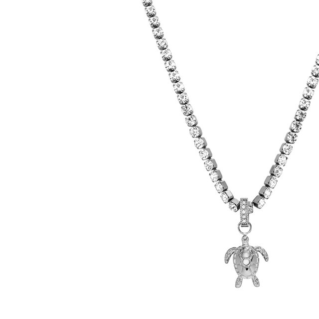 Silberne Kette mit Schildkröten-Anhänger und funkelnden Details von PURELEI.