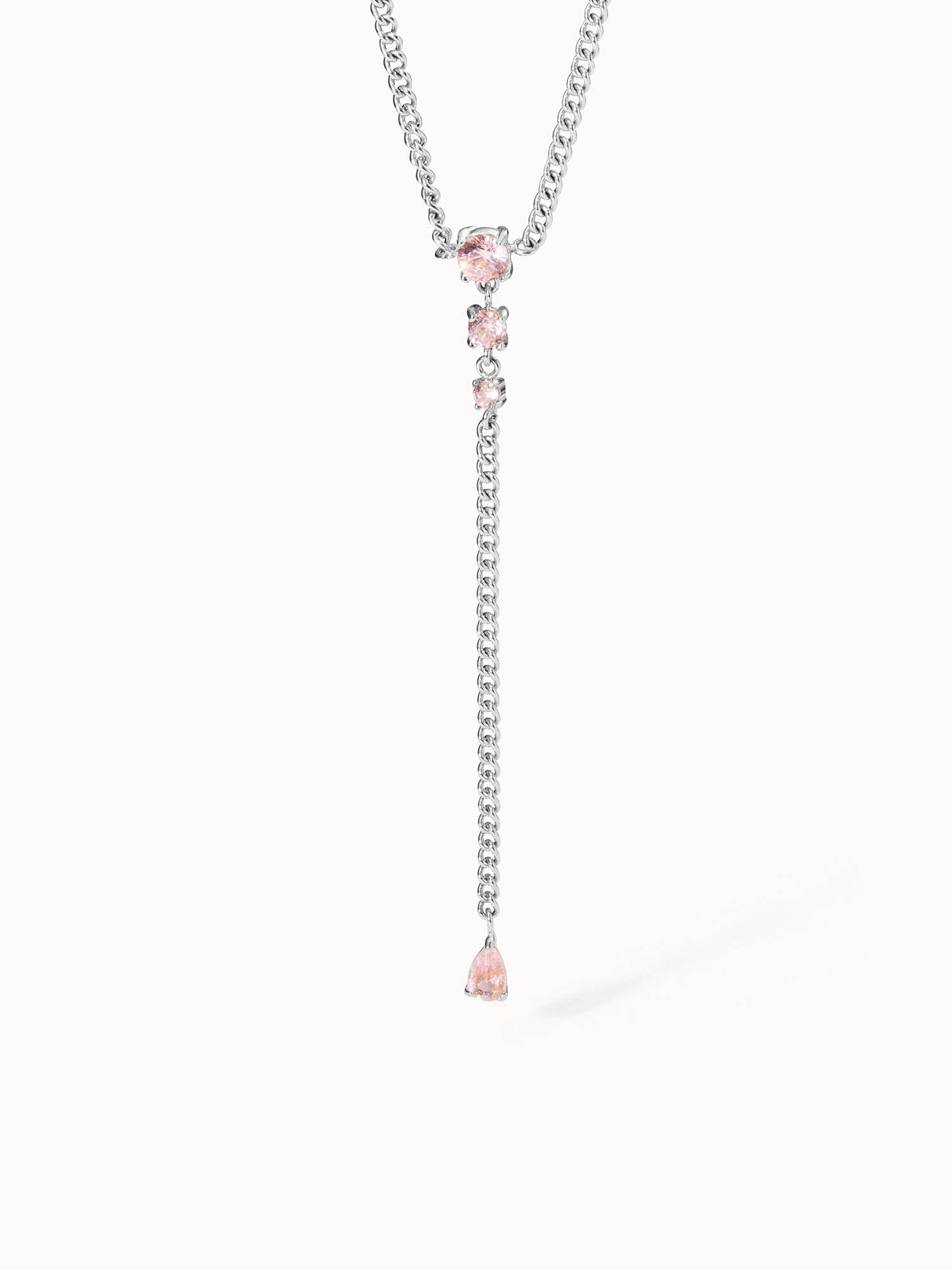 Silberne Kette mit rosa Steinen, elegant und feminin, von PURELEI.