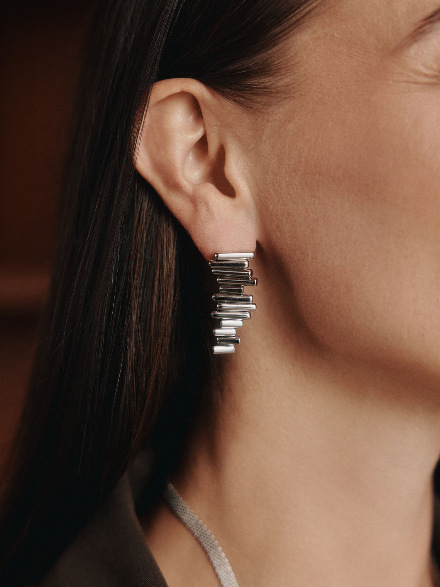 Moderne, roségoldene Ohrringe mit geometrischem Design von PURELEI, elegant und stilvoll.