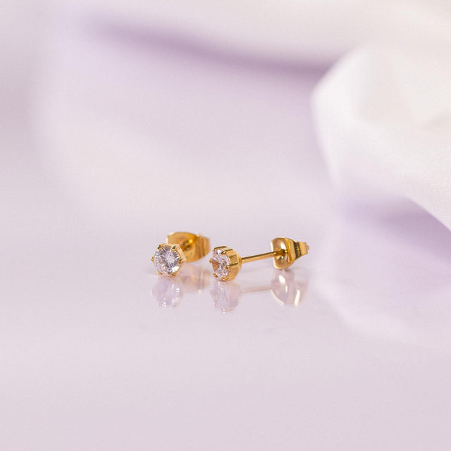 Zarte, roségoldene Ohrstecker mit funkelnden Steinen, PURELEI, elegant und feminin.