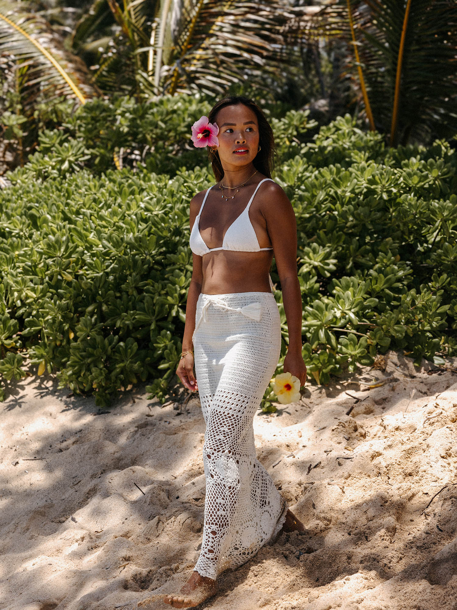 Rainbow Kette mit bunten Zirkonia-Steinen, goldfarben, femininer Sommer-Look, PURELEI, lebensfroh und elegant.