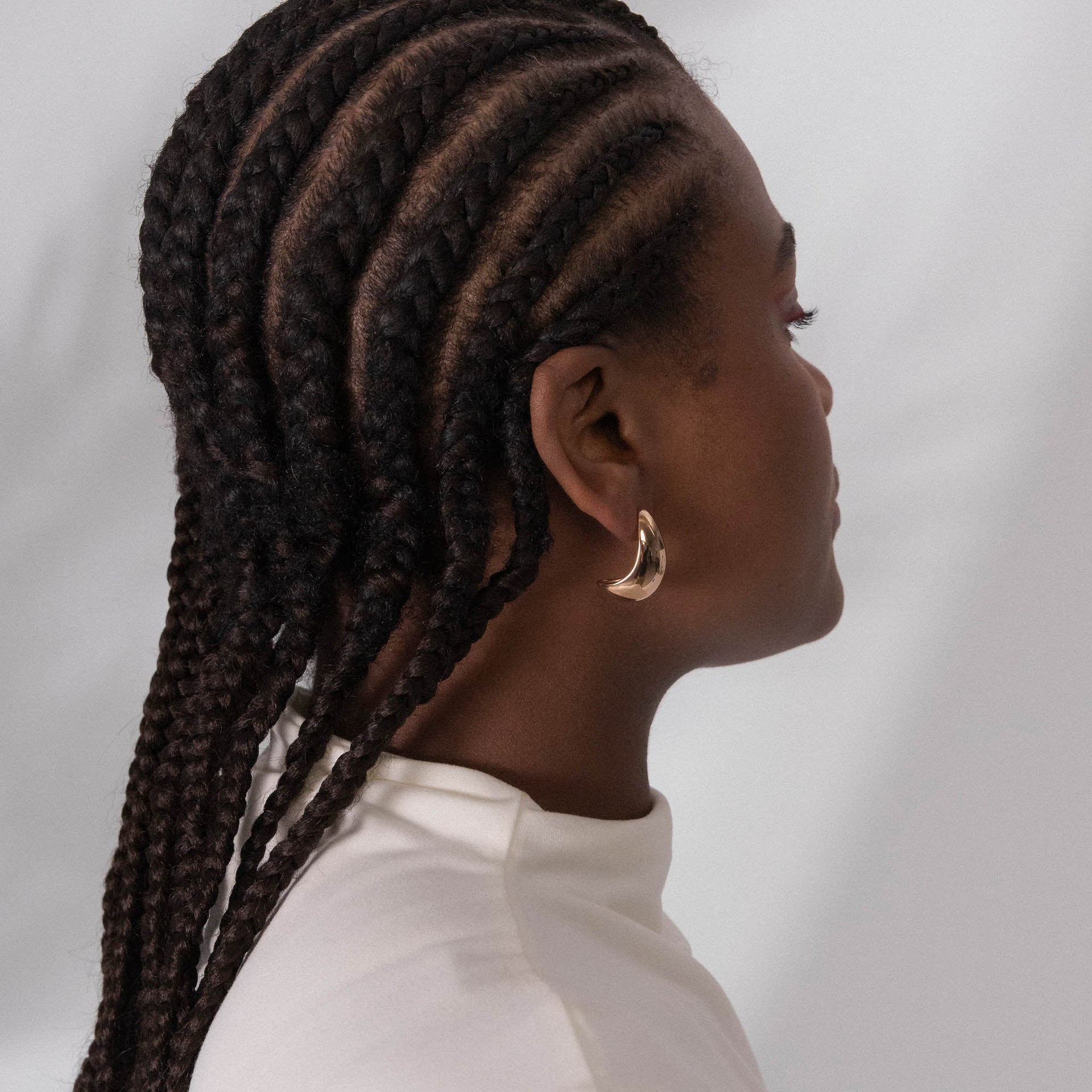 PURELEI Big Drop Ohrringe in glänzendem Gold, tropfenförmig, femininer Statement-Schmuck mit eleganter Ausstrahlung.