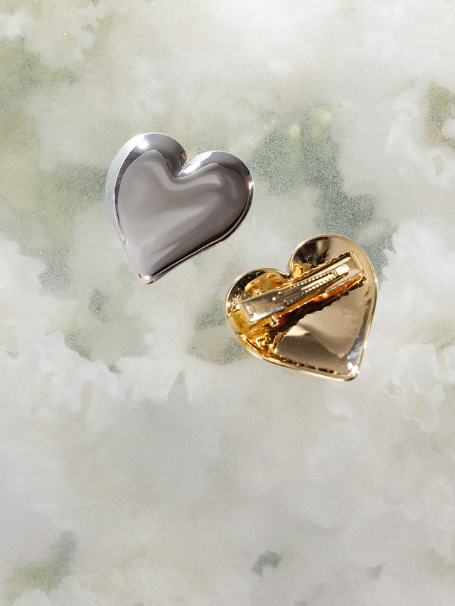 True Love Haarklammer von PURELEI in gold und silber, herzförmig, elegant und nickelfrei auf hellem Hintergrund