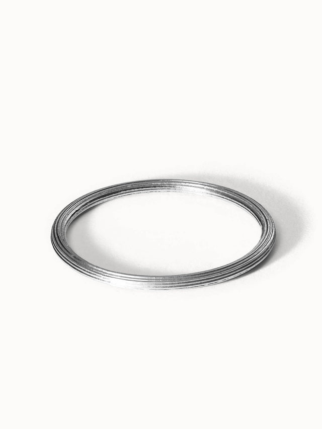 Silberner Ring mit feiner Struktur von PURELEI, elegant und modern.