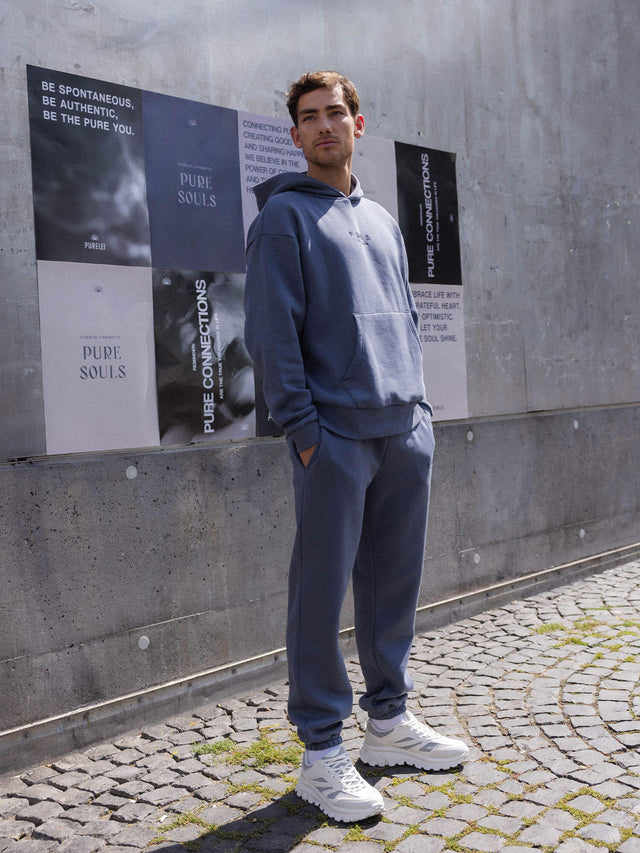 Feeling Pure Sweatpants Dark Blue aus softem Baumwollmix mit Stickerei, gerade geschnitten, PURELEI urbaner Island-Spirit.