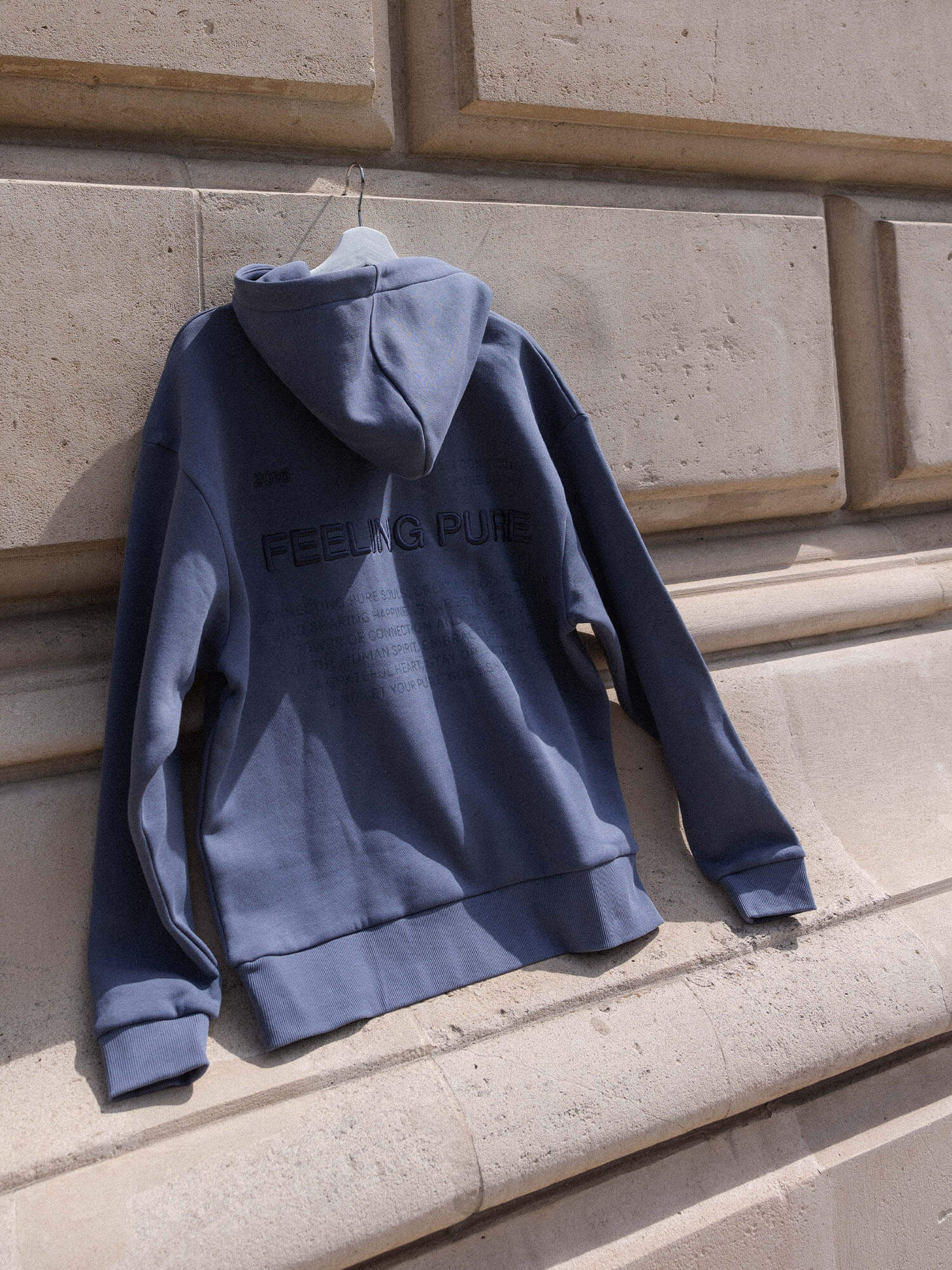 Feeling Pure Hoodie Dark Blue aus Baumwolle und Polyester mit Stickerei, lässig überzogene Passform, PURELEI inspirierend.