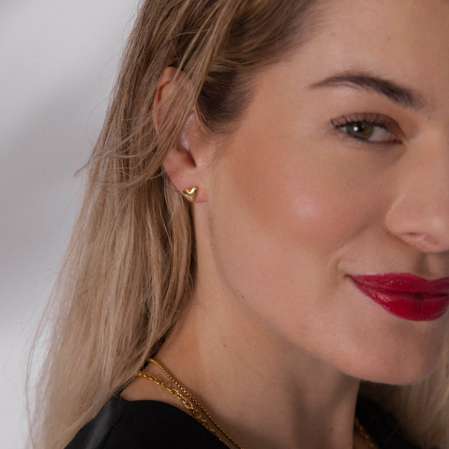 Roségoldene Herz-Ohrringe von PURELEI, elegant und feminin, strahlen Wärme aus.