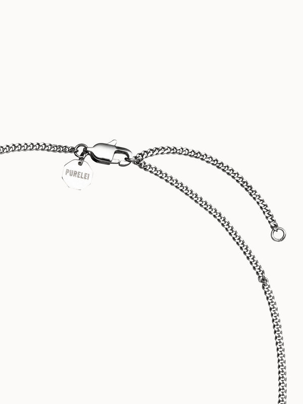 PURELEI Night Kette aus nickelfreiem Silber mit verlängerbarem Verschluss, klar und elegant inszeniert.