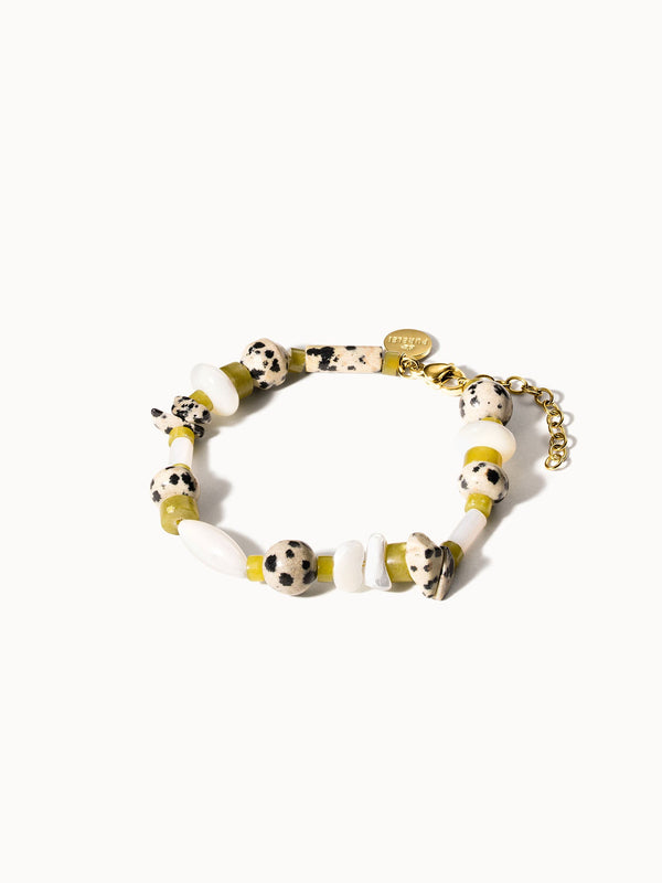 {"color":"Gold", "type":"lead_image"}