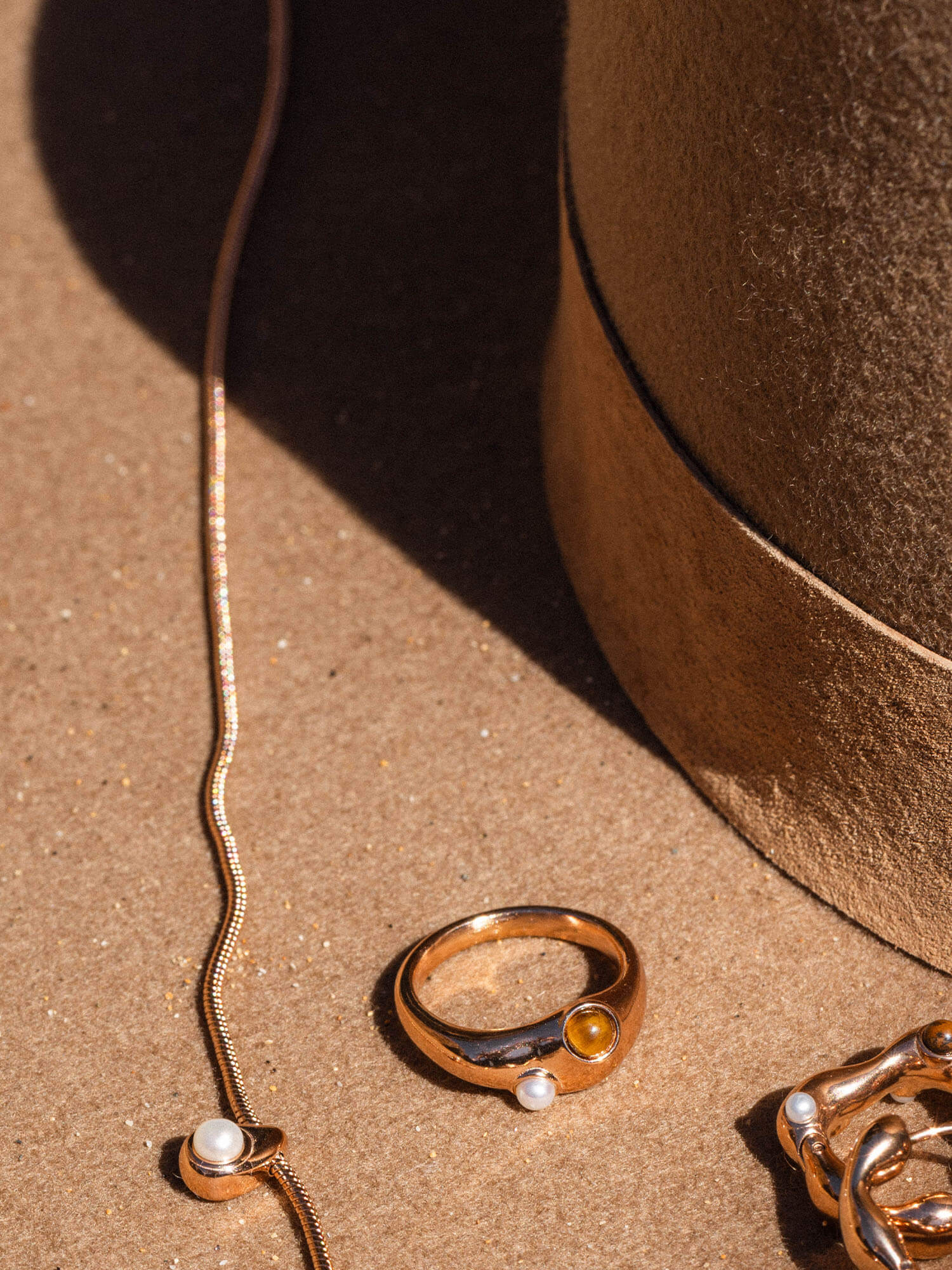 Goldring mit Perle und zartem Armband, PURELEI inspiriert von Eleganz und Natur.