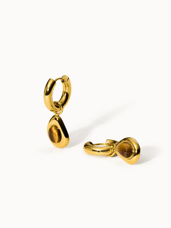 Goldene Creolen mit Tigerauge, elegant und modern, von PURELEI.