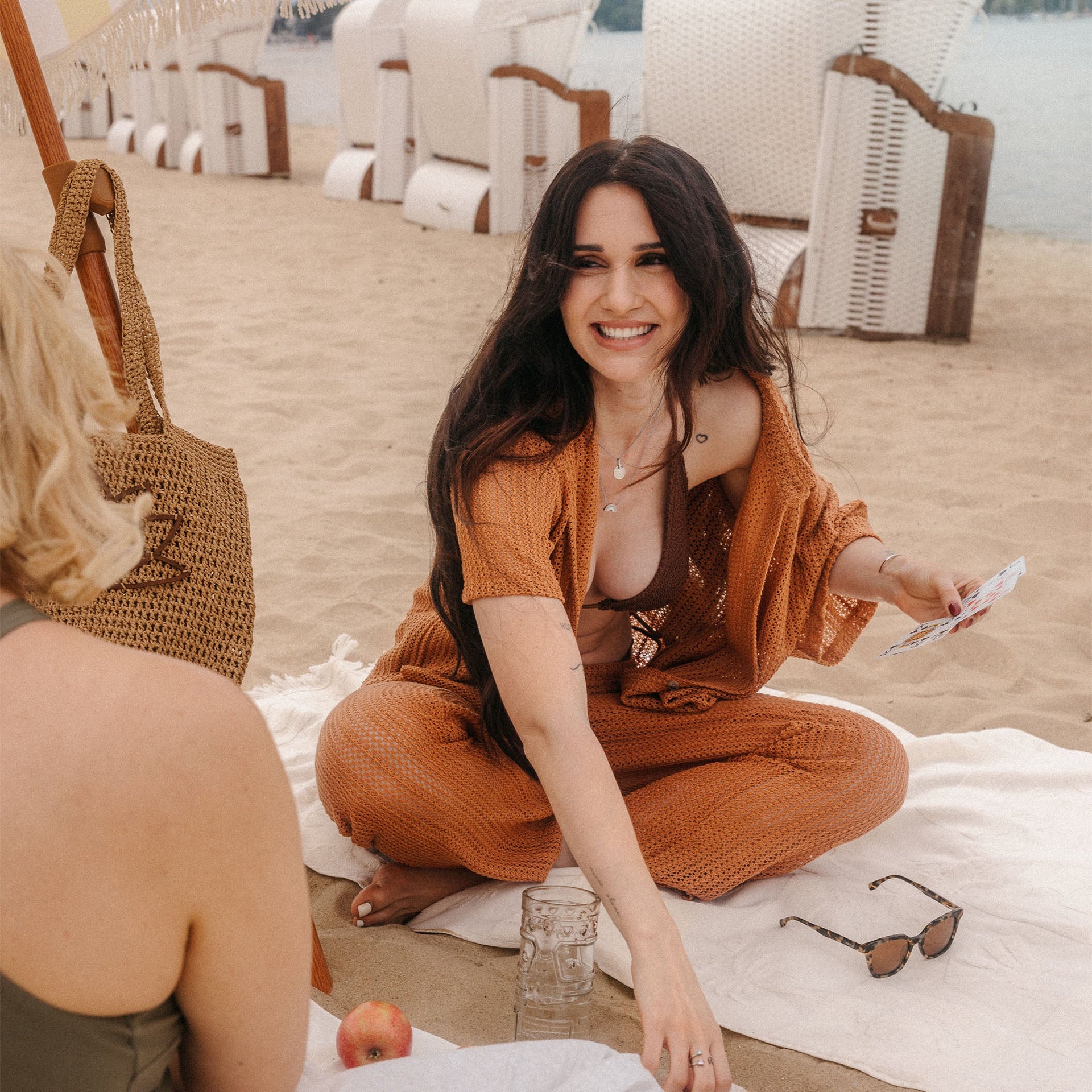 Vivid Ohrringe von PURELEI mit bunten Zirkonia, 18K Vergoldung, sommerlich und leicht am Strand getragen.