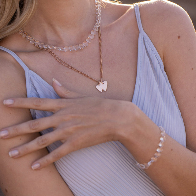 Zarte PURELEI Kette mit Herz-Anhänger und Kristallarmband, elegant und feminin.