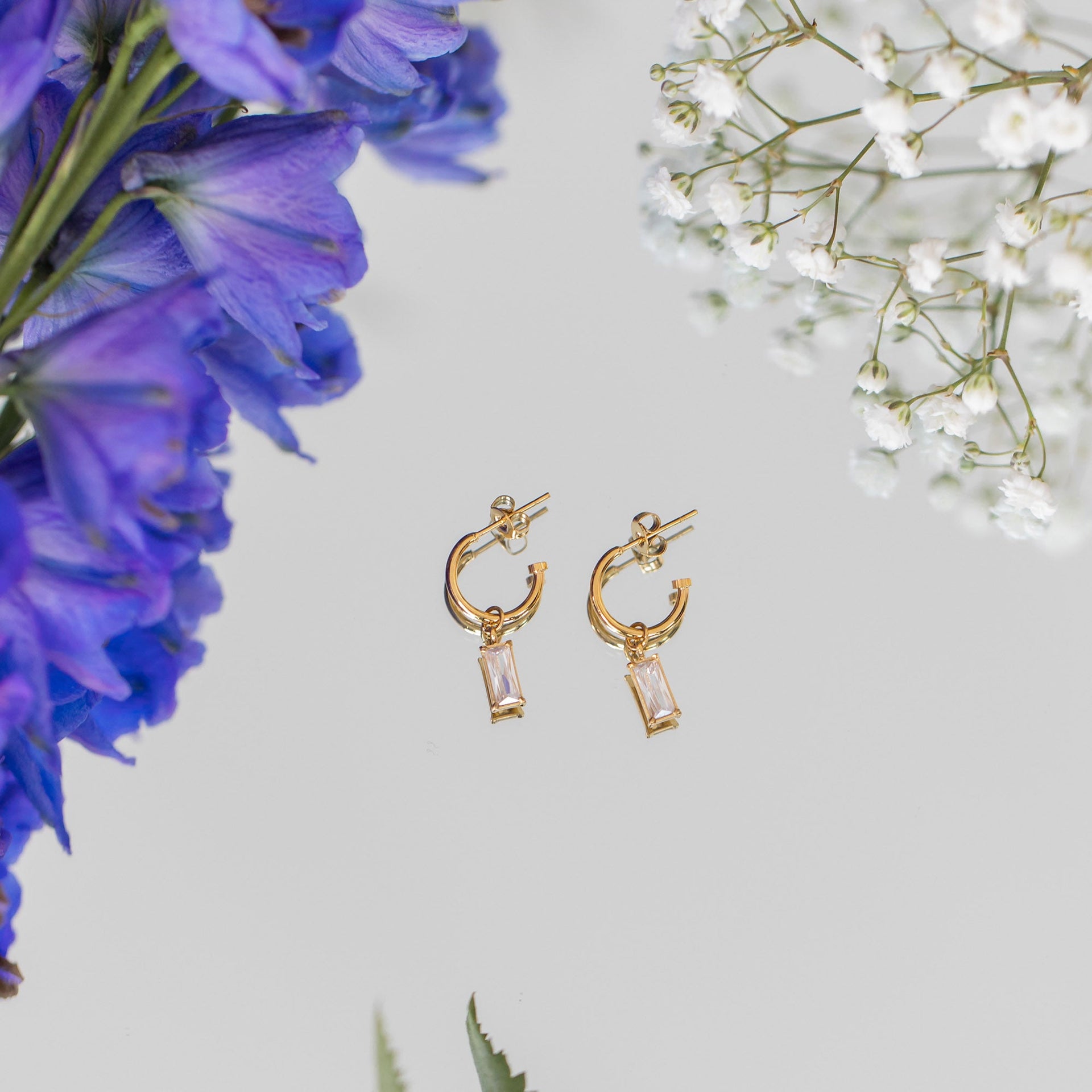 PURELEI Shine Bright Ohrringe aus 18K Gold vergoldetem Edelstahl mit funkelndem Zirkonia, elegant und feminin.