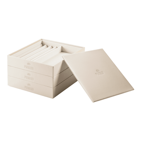 Elegante, cremefarbene Schmuckbox von PURELEI mit mehreren Fächern, stilvoll und organisiert.