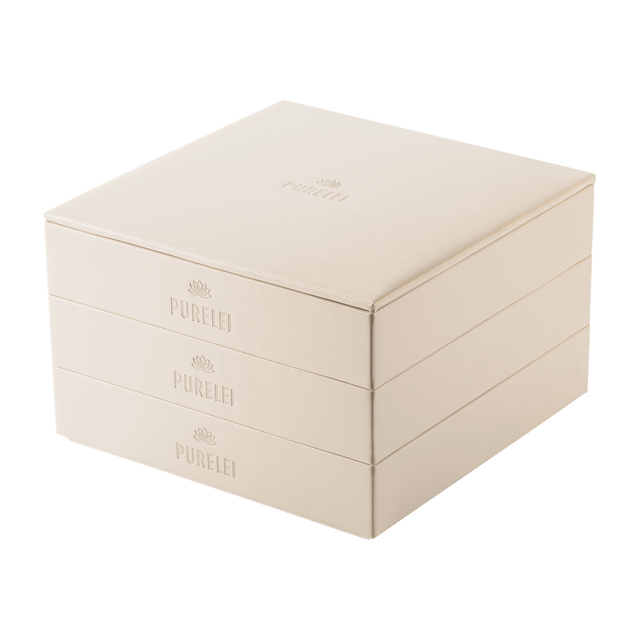 Elegante, cremefarbene Schmuckbox von PURELEI mit drei Fächern, stilvoll und hochwertig.