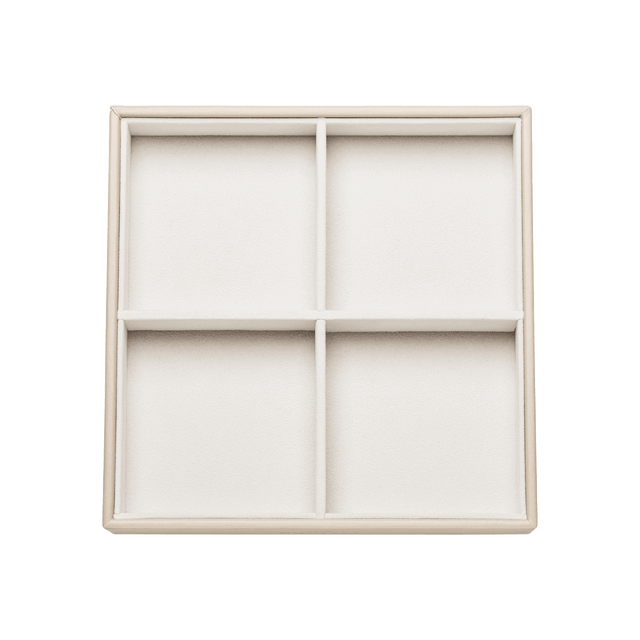 Helle Schmuckaufbewahrung von PURELEI mit vier Fächern, elegant und minimalistisch.