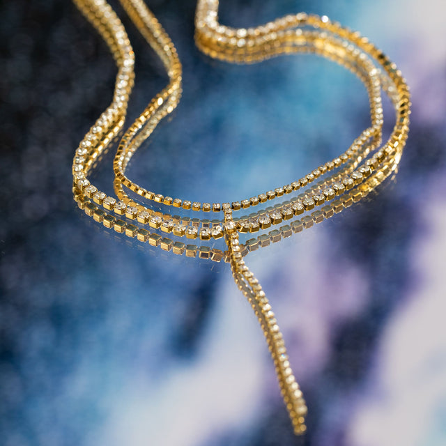 Goldene Kette mit funkelnden Details, PURELEI, elegant und strahlend.