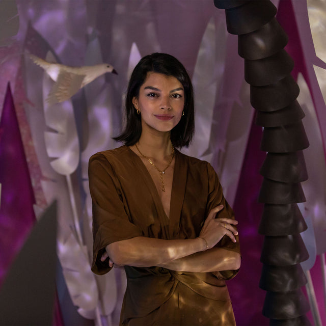 Löwe Zodiac Charm aus 18K Gold vergoldetem Edelstahl, elegant getragen, PURELEI feminine Leichtigkeit und Island-Spirit.